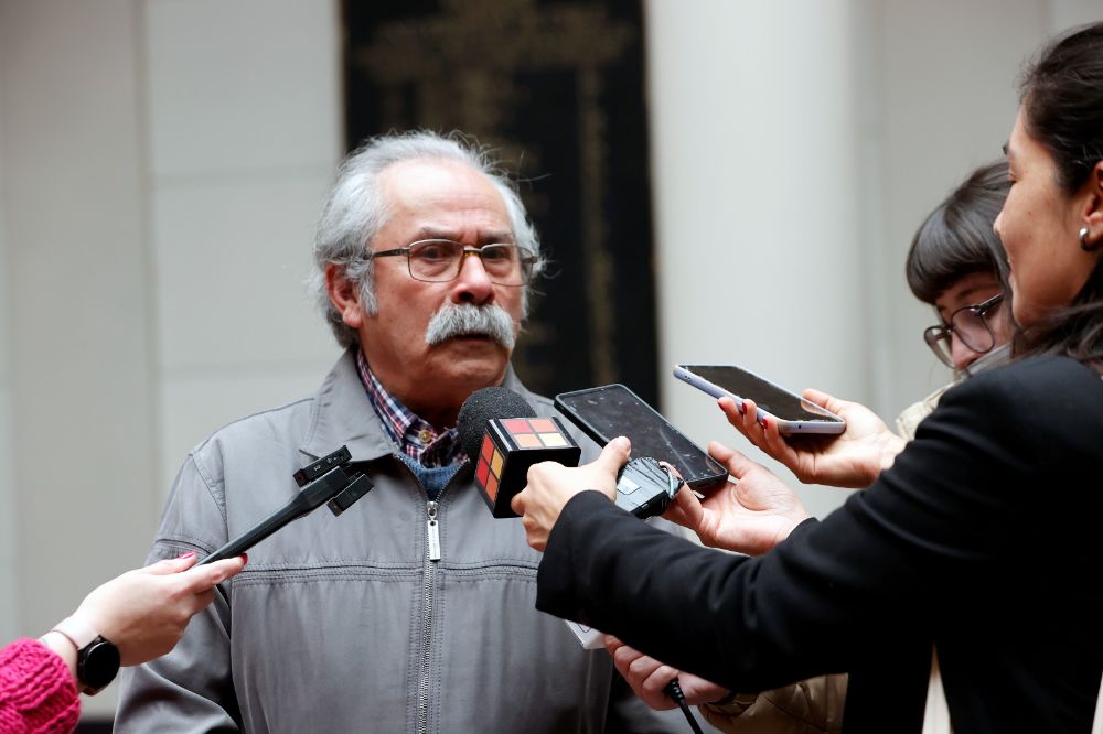 Parte de la delegación está integrada por destacados artistas. Uno de ellos es el egresado Alejandro -Mono- González- quien estuvo presente en la jornada. 